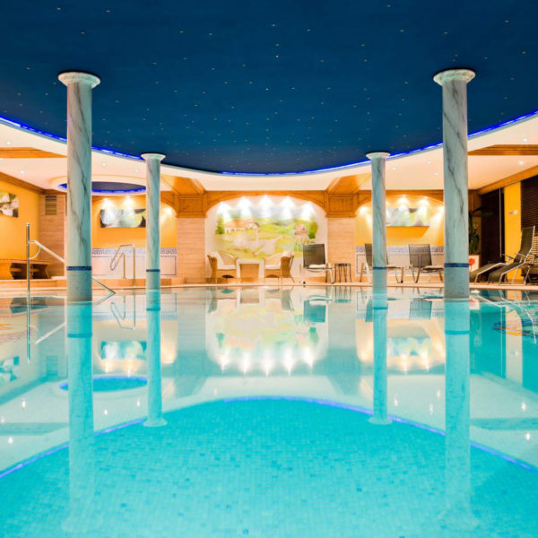 piscine intérieur hotel spa julin
